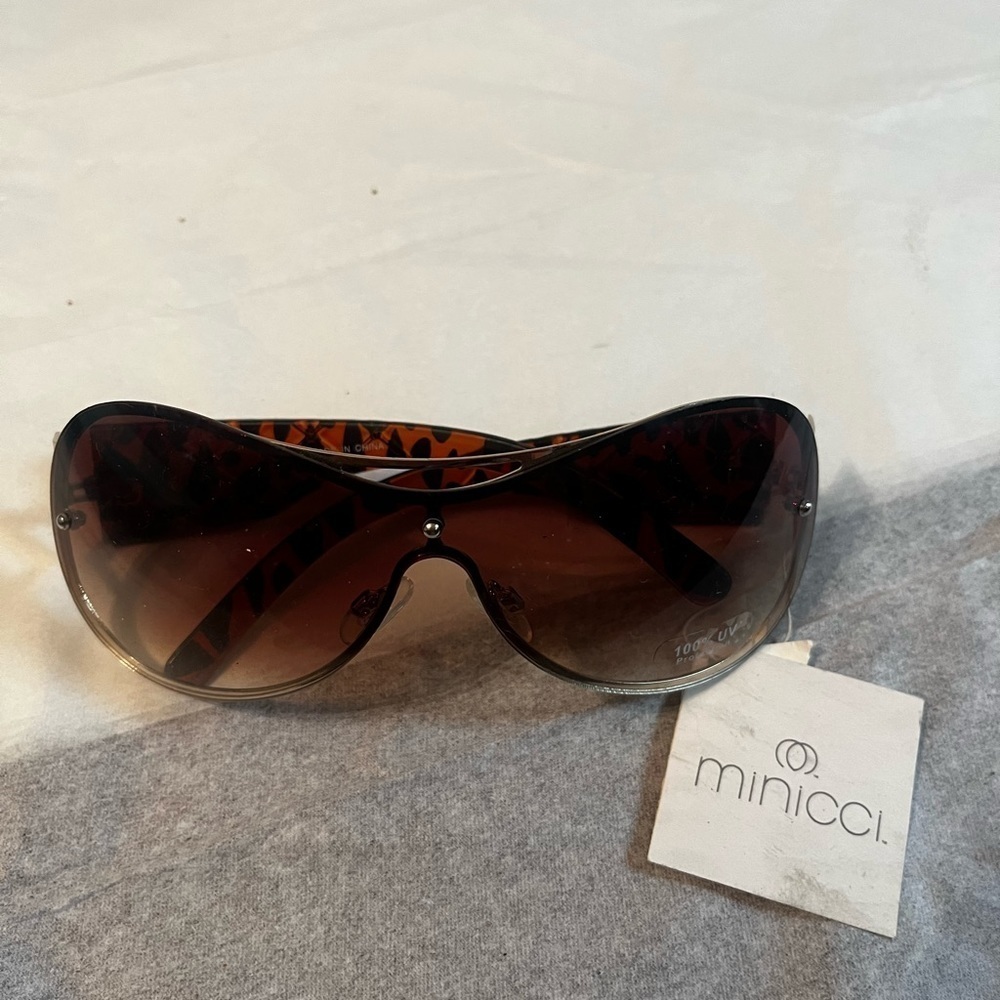 New Minicci Women's Sunglasses Stylish Fashion Eyewear 100% UV Protection